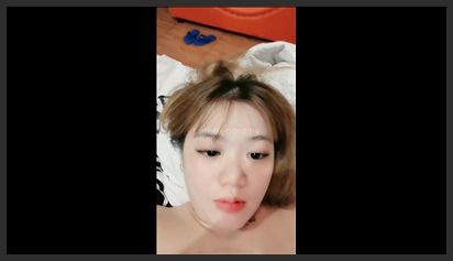 Little Piggy Exposed Her Pussy for Boyfriend to Sucking