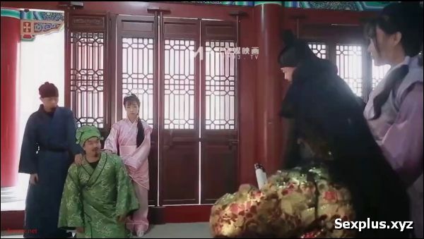Duong Ba Ho has sex with Diem Thu Huong using a Durex condom
