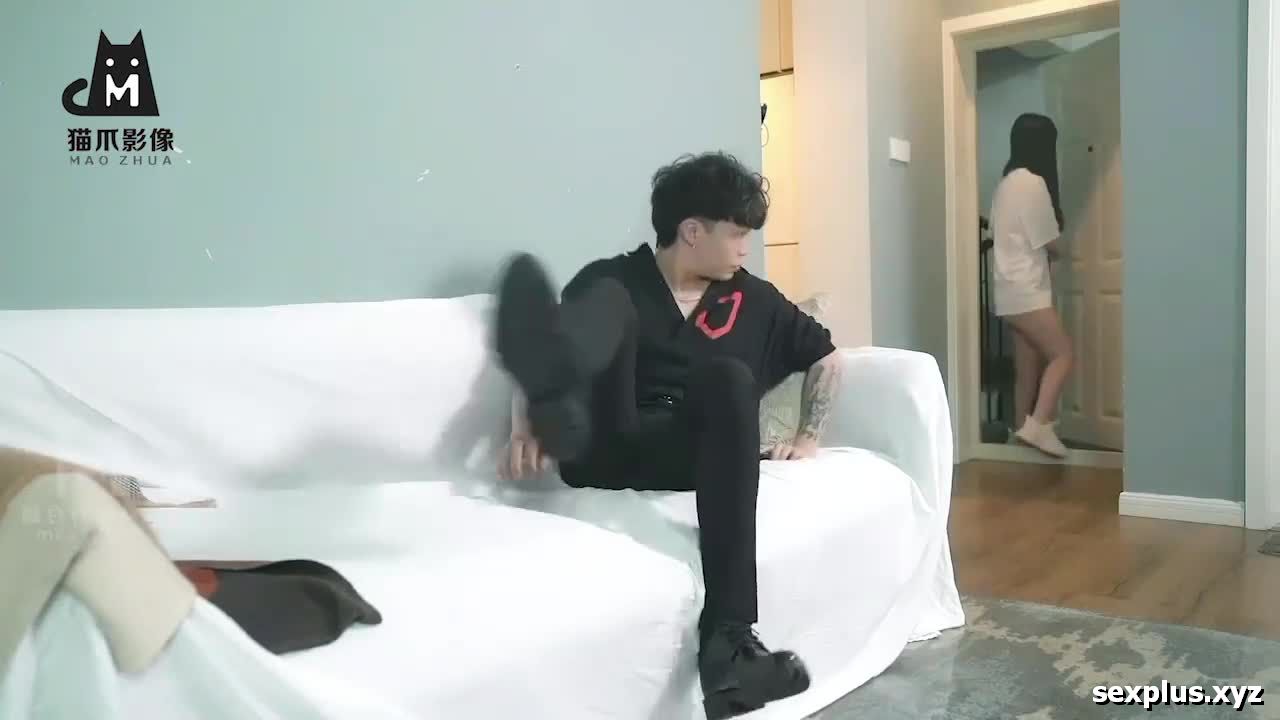 What do men and women do at home when quarantine gets too lonely? Chinese Sex