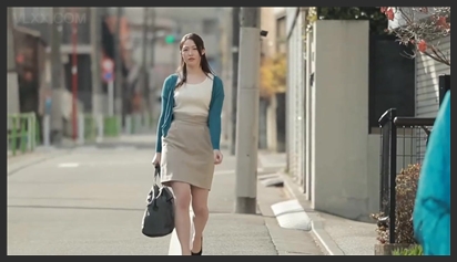 Arguing with her husband, going back to her hometown to seduce her father-in-law for sex