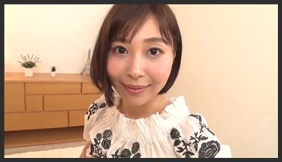 Temptation from a Japanese woman with a hairless Pussy