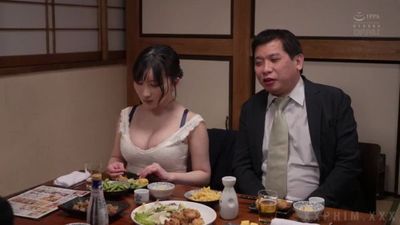 The female boss with big breasts is an absolute pro at giving blowjobs