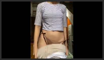 Housewife Shows Boobs to Earn Money on Sex Apps