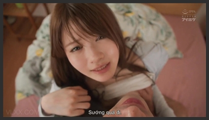 The lustful girl doesn’t like wearing underwear