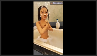 High schoolgirl livestreams while showering