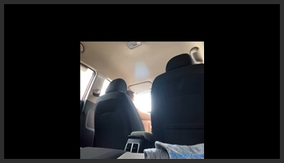 Mixed-race girl getting a masturbation in a taxi…