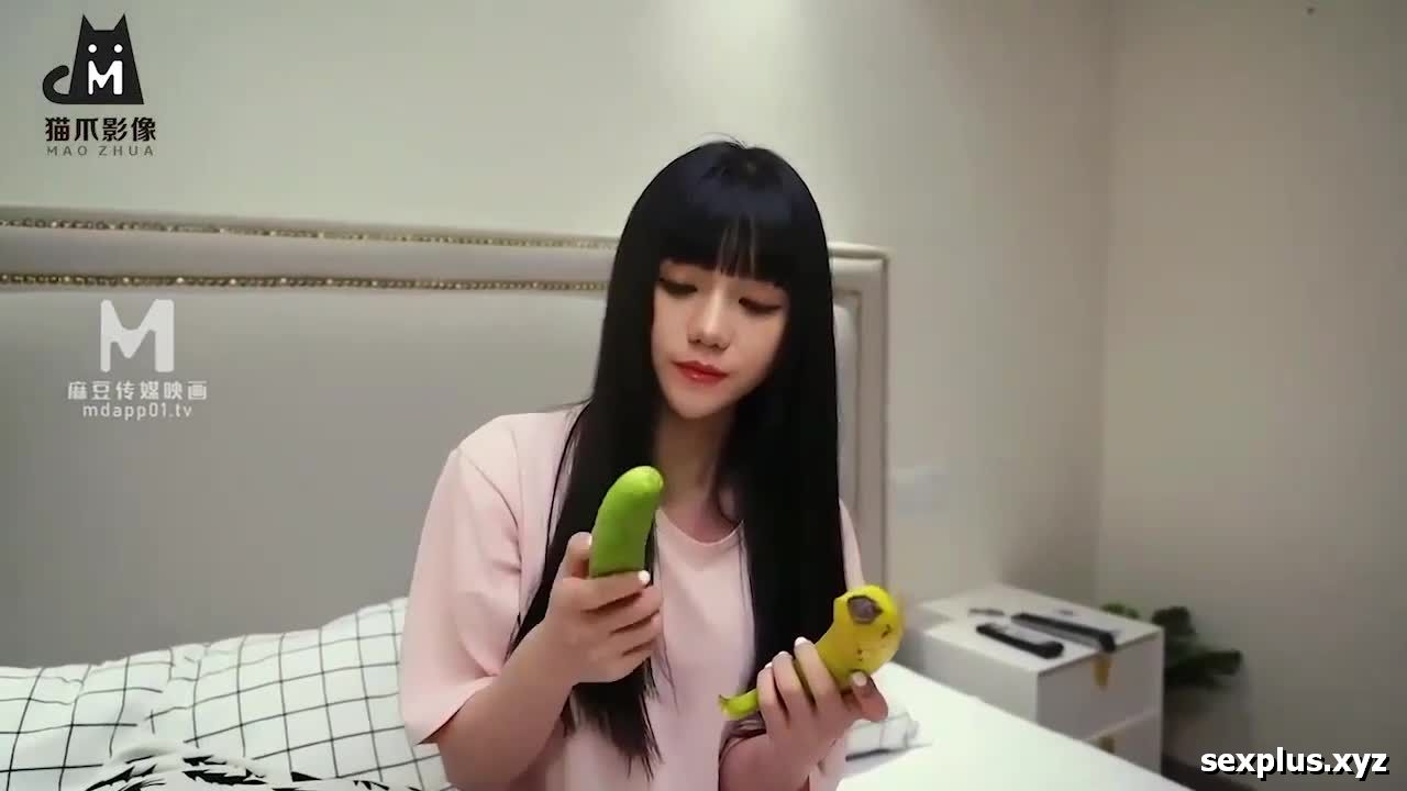 A younger sister was caught by her older brother while masturbating with a cucumber. Chinese porn
