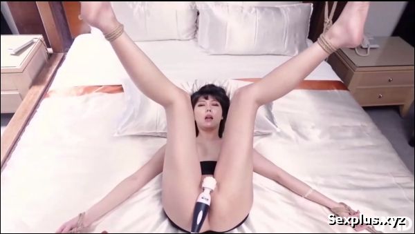 A hot, beautiful girl with big breasts and a super-plump pussy loves Bao Dâm