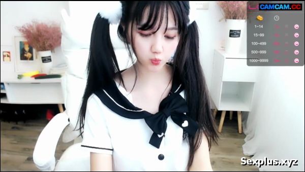 A teenage girl chatting about sex and masturbating