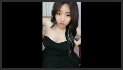 Hot Girls with Lewd Faces and Big Butts for 30 Seconds on Live