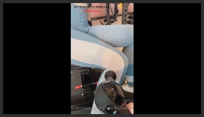 Beautiful Girl in Tight Pants Masturbating