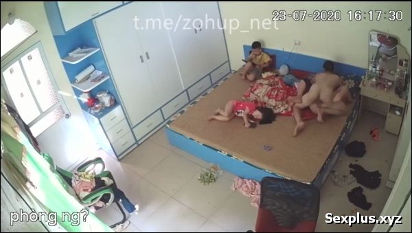 Hack of a young couple having sex in front of their child, who was playing on their phone