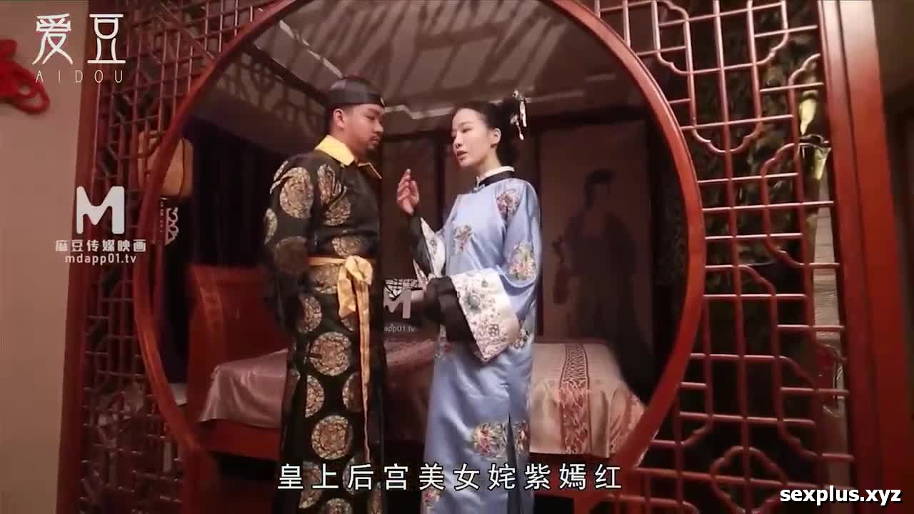 The Emperor went to the imperial bedchamber to spend the night with the Imperial Consort. Chinese porn
