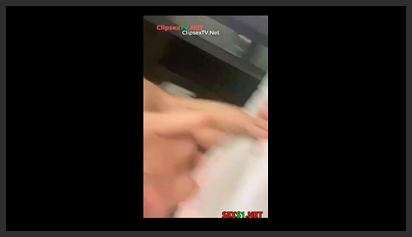Hot Girl Quỳnh Anh Gives a Blowjob While Serving a Customer