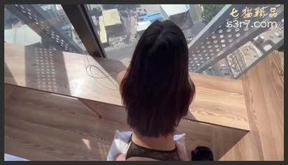 A busty babe in black stockings: “Ah, ah, cum inside me, Baby! My pussy’s so itchy, I want it so bad!” At home, her foreign boyfriend with a massive cock fucks her in every position by the window. The condom was too small and broke, so they had to go bareback. He came all over her ass.