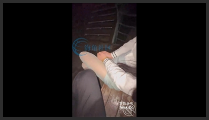 Hajiao Community: Dragging an Elegant Woman Along the Railroad Tracks, Double Penetration Through Her Pants