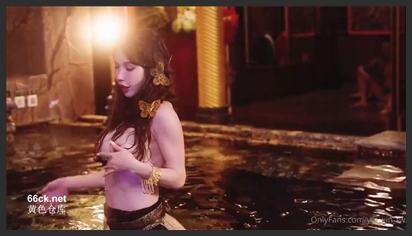 Sex in the Pool Between a Foreign Woman and the Emperor – Shin Yuri