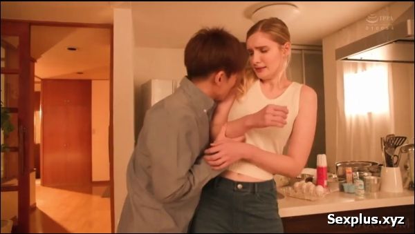 A lucky guy went over to a friend’s house to hang out and ended up sleeping with his friend’s mom