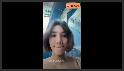 Sitting in a taxi showing off her Pussy and masturbating — p3
