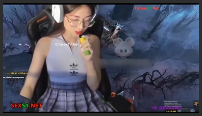 Female Streamer with Dota Masturbation Lesson Plan Drives Guys Crazy