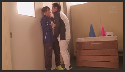 Female baseball club manager and the lecherous teacher