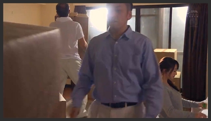 Discovering the wife cheating with the moving company employee