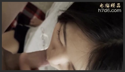 The cute girl loves big dicks. She sits on the floor and devours her boyfriend’s huge cock, enjoying every bite.