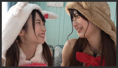 Lesbian sex: Masturbating Pussy for each other