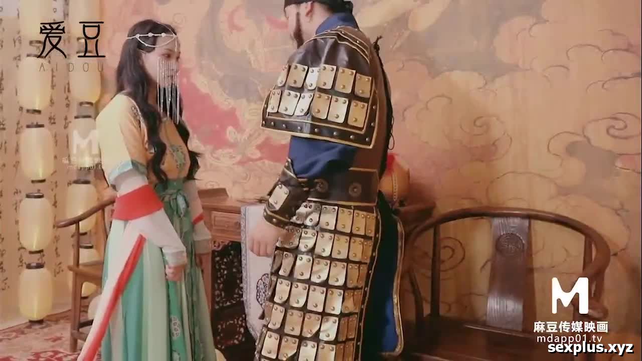 A general returns home from a distant campaign and finds a beautiful woman. Chinese porn