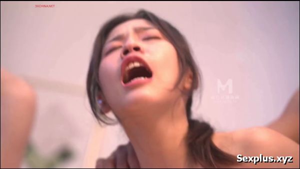 During the Mid-Autumn Festival, the family gathers and has group sex