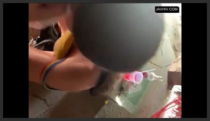 Blowjob von einer Kellnerin beim Kaffeetrinken