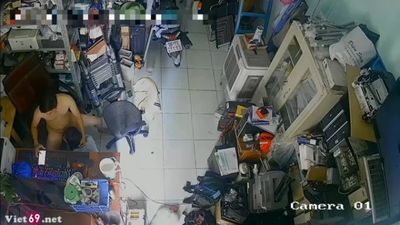 Sex cam hack: A married couple having sex at a computer repair shop